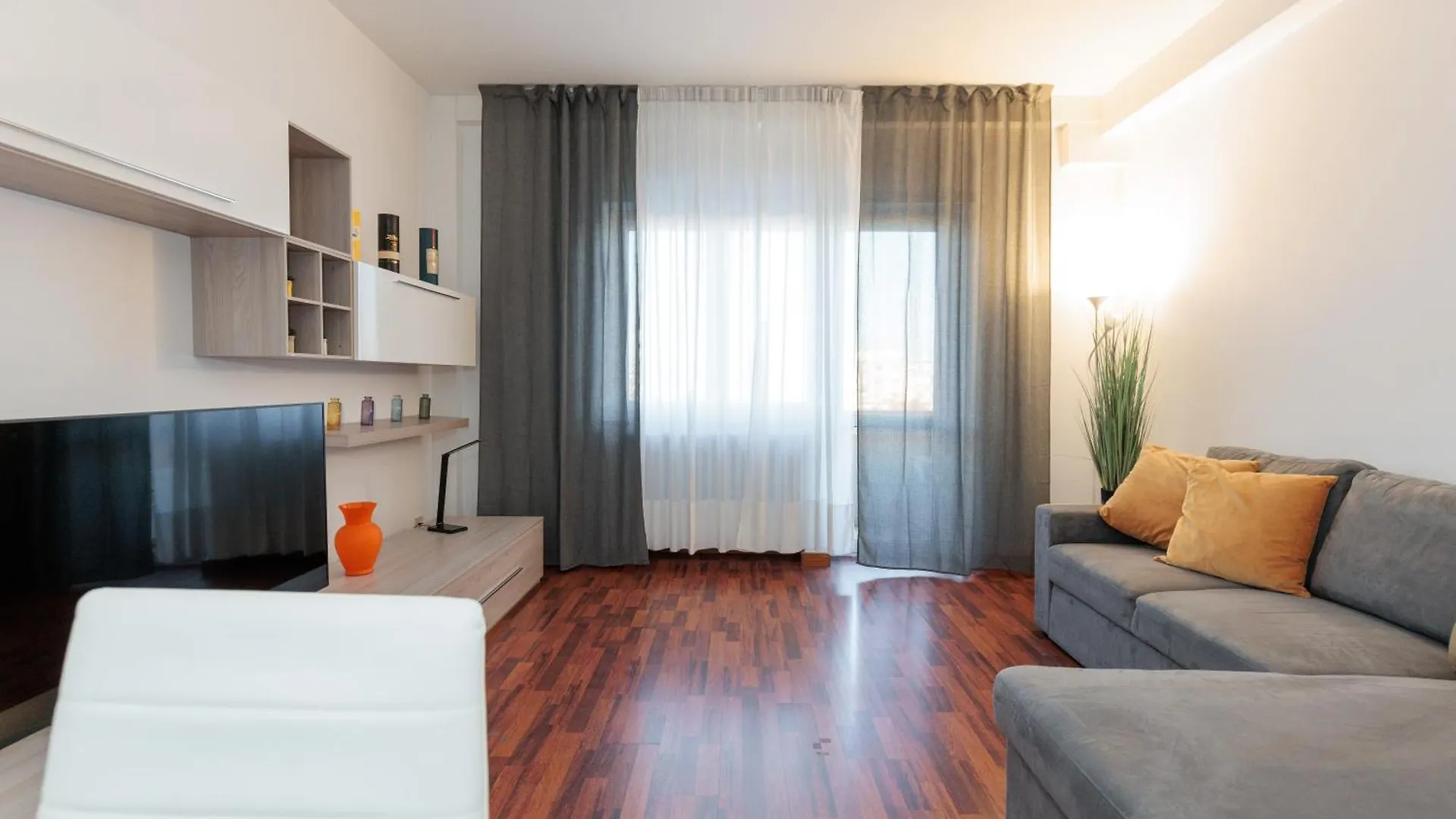 Hapton House Central 12 Mestre Italia